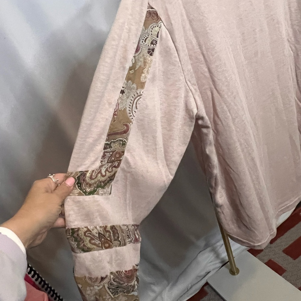Easel blouse pink with multicolor sleeves oversized (B3) - Picture 3 of 4